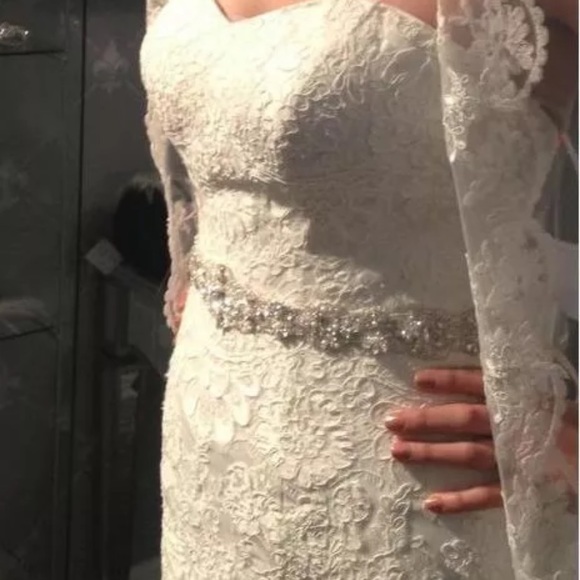 Wedding dress - Essence of Australia - Picture 8 of 9